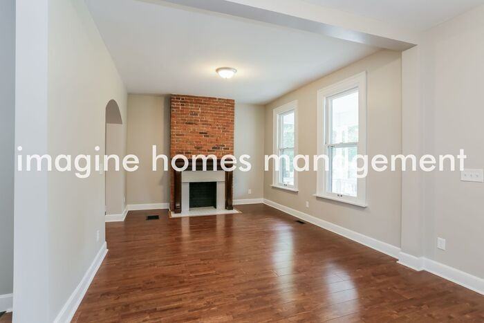 627 Oakwood Ave - Photo 4 of 20