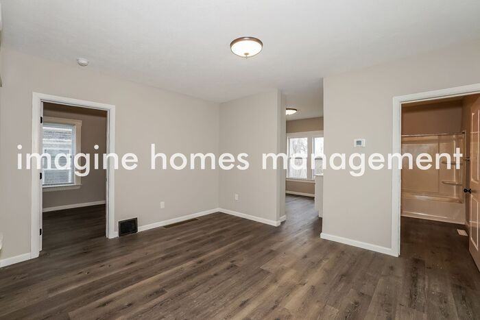 3021 W 11th St - Photo 6 of 16