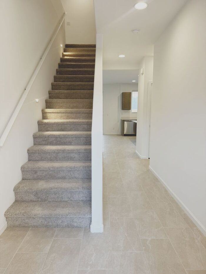 9528 W Cheery Lynn Rd - Photo 3 of 39