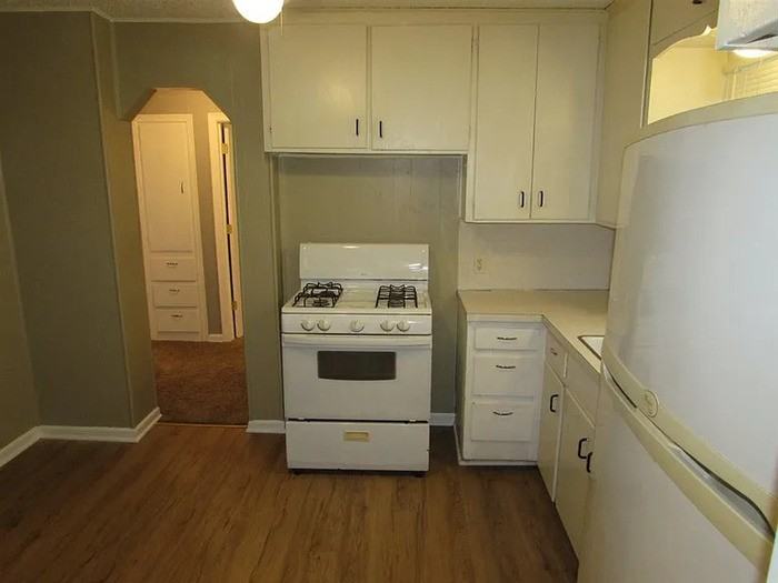 2229 W Irving St - Photo 6 of 12