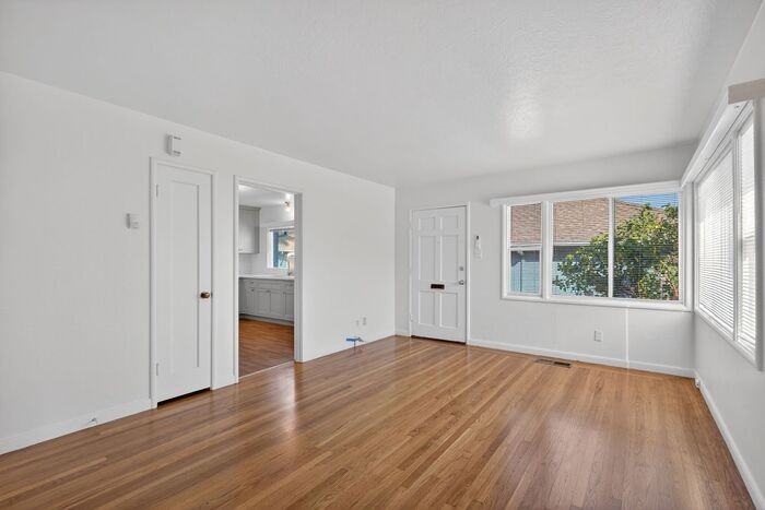 417 Webster St - Photo 5 of 27