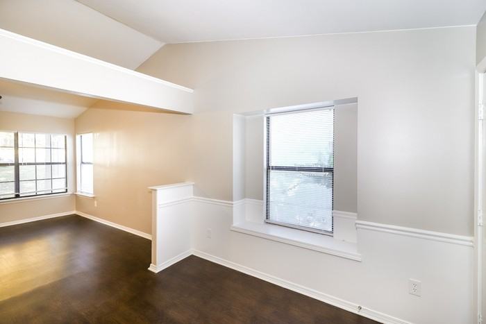 1919 Calgary Trl - Photo 3 of 10