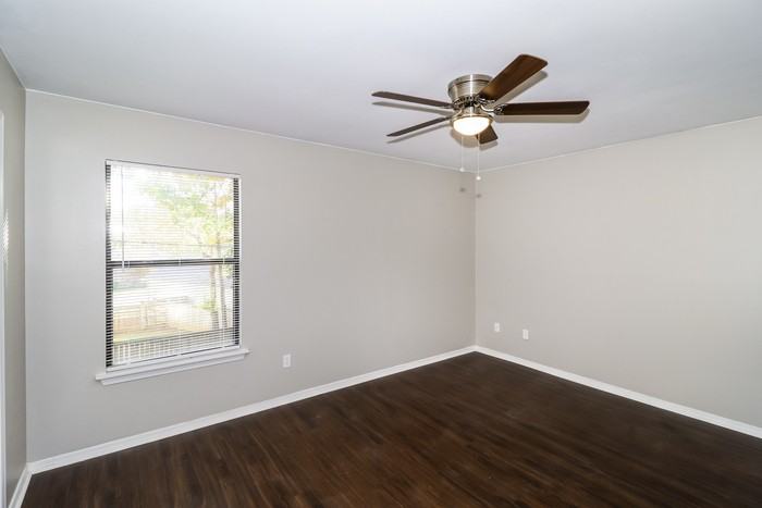 1919 Calgary Trl - Photo 5 of 10