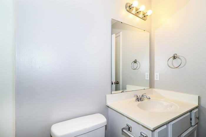 1919 Calgary Trl - Photo 6 of 10