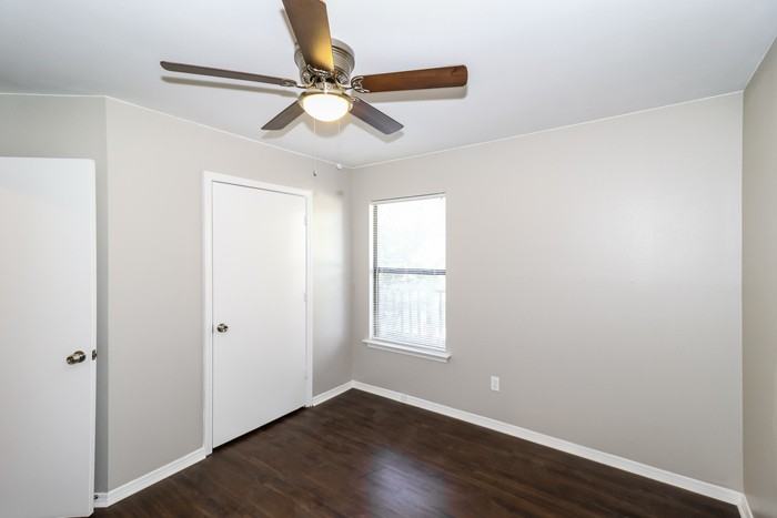 1919 Calgary Trl - Photo 7 of 10