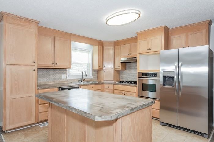 2518 Fairgreen Dr - Photo 4 of 12