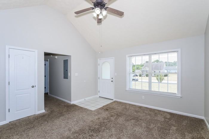 1432 Huntly Cir - Photo 4 of 12