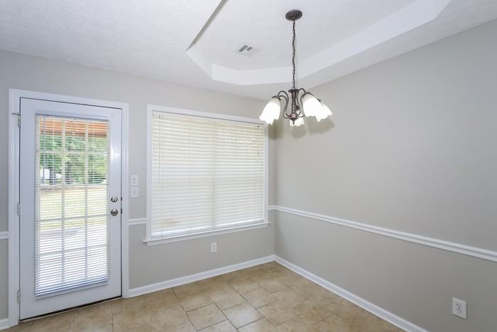 1432 Huntly Cir - Photo 5 of 12