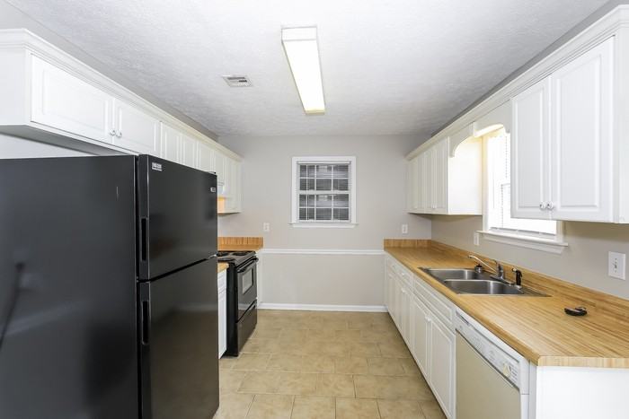 1432 Huntly Cir - Photo 6 of 12