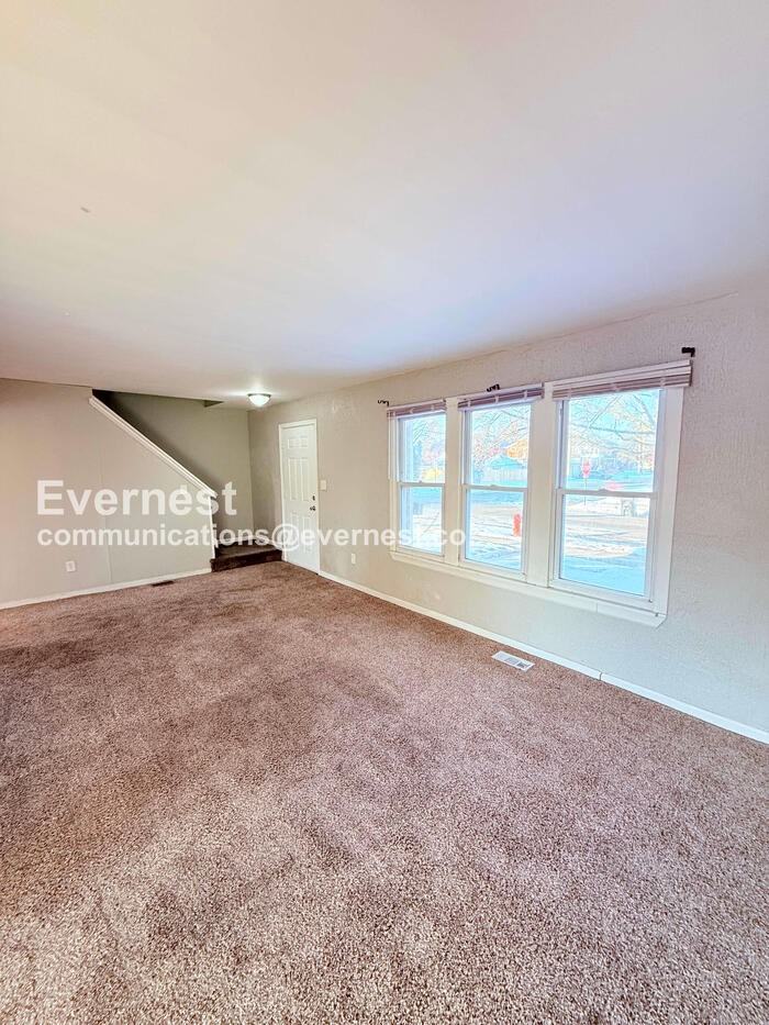 14504 Saint Marys St - Photo 7 of 26