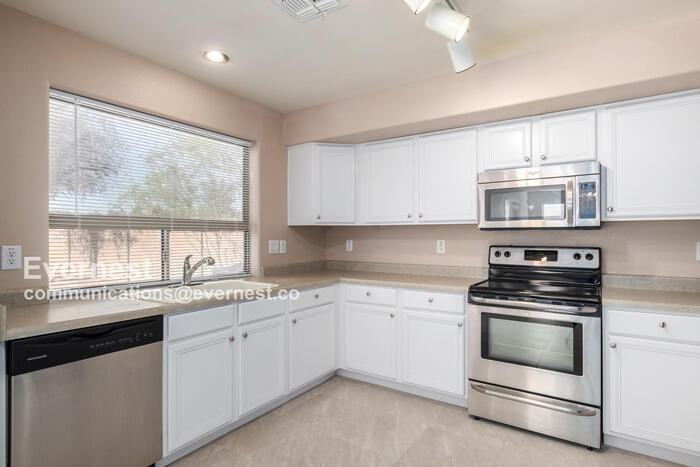 42581 W Michaels Dr - Photo 3 of 26