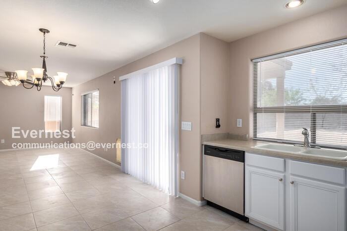 42581 W Michaels Dr - Photo 5 of 26