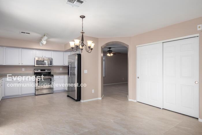 42581 W Michaels Dr - Photo 6 of 26