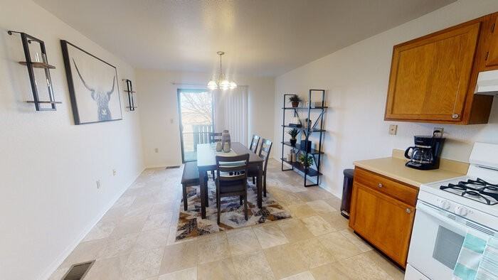 393 Mickelson Ct - Photo 3 of 10