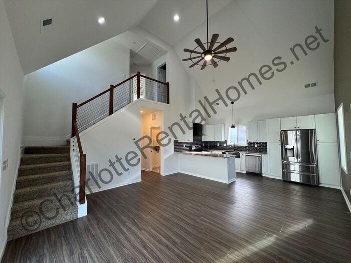 512 N Mulberry St - Photo 3 of 12