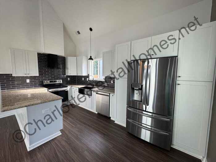 512 N Mulberry St - Photo 4 of 12