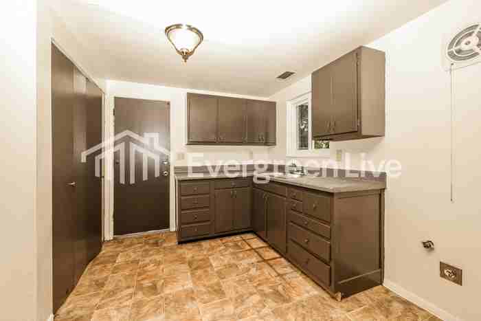 6428 Celestine St - Photo 7 of 15