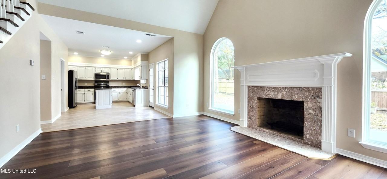 3829 Versailles Ct - Photo 3 of 25