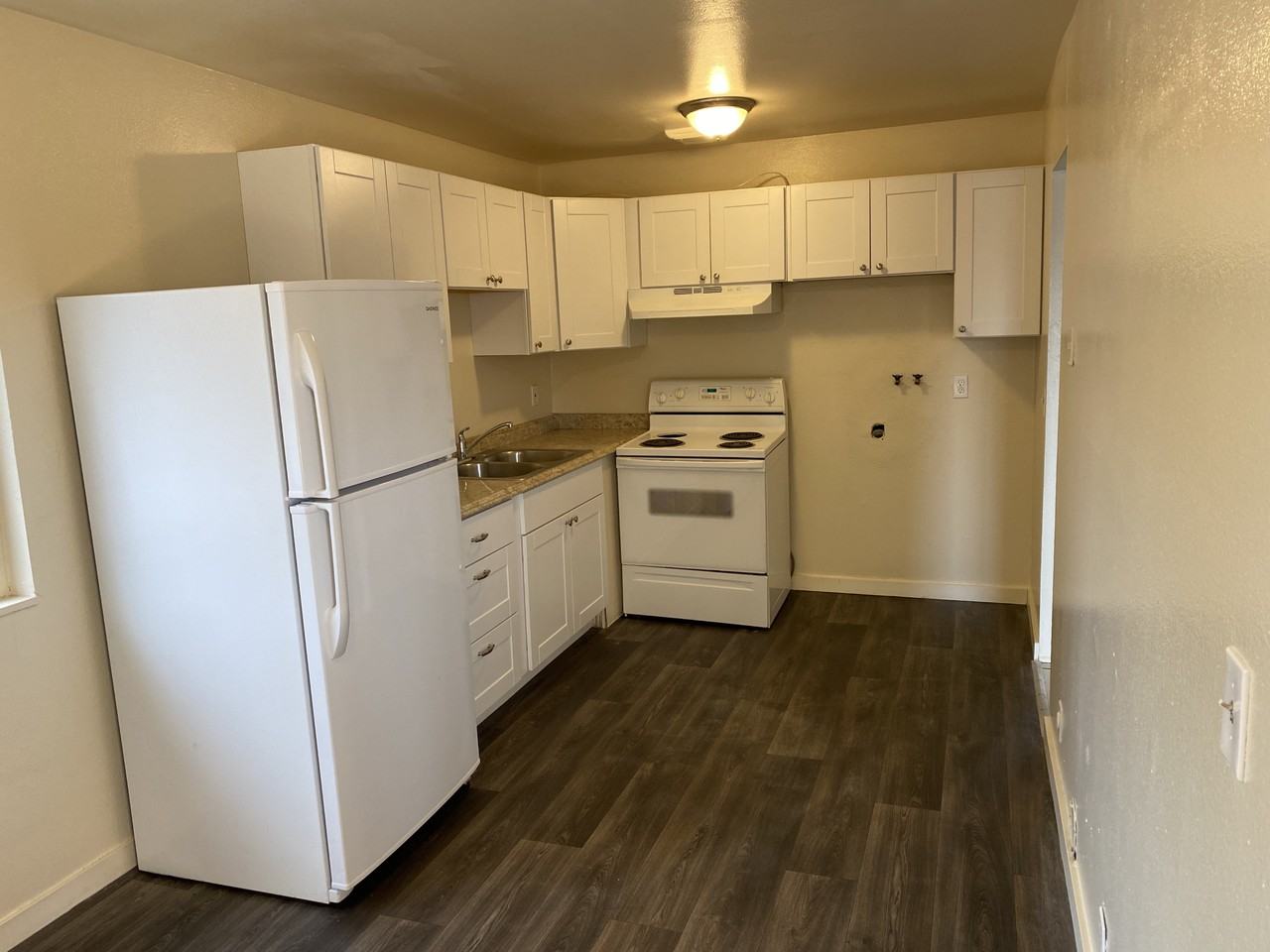 1789 W Lake Park Dr #4 - Photo 3 of 13