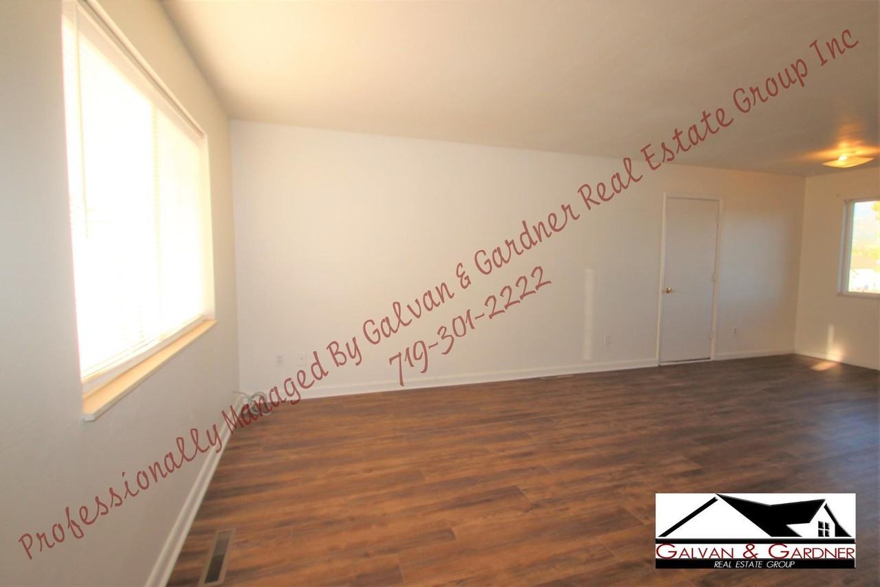 1930 Hampton S - Photo 2 of 10