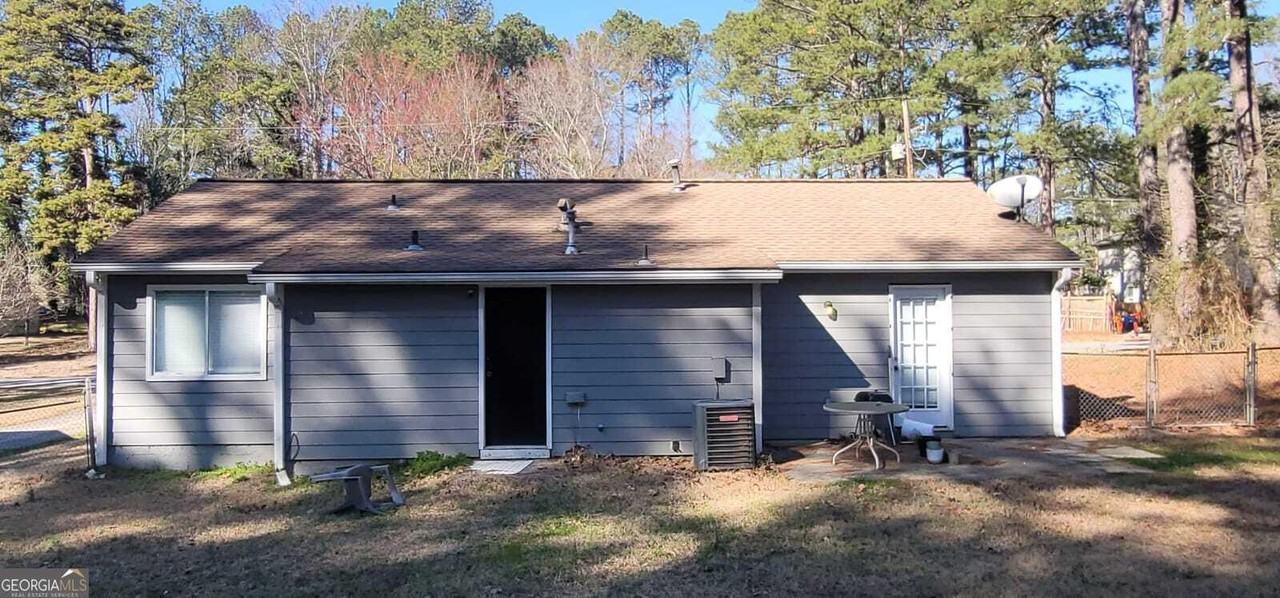 8975 Ashwood Dr - Photo 2 of 17