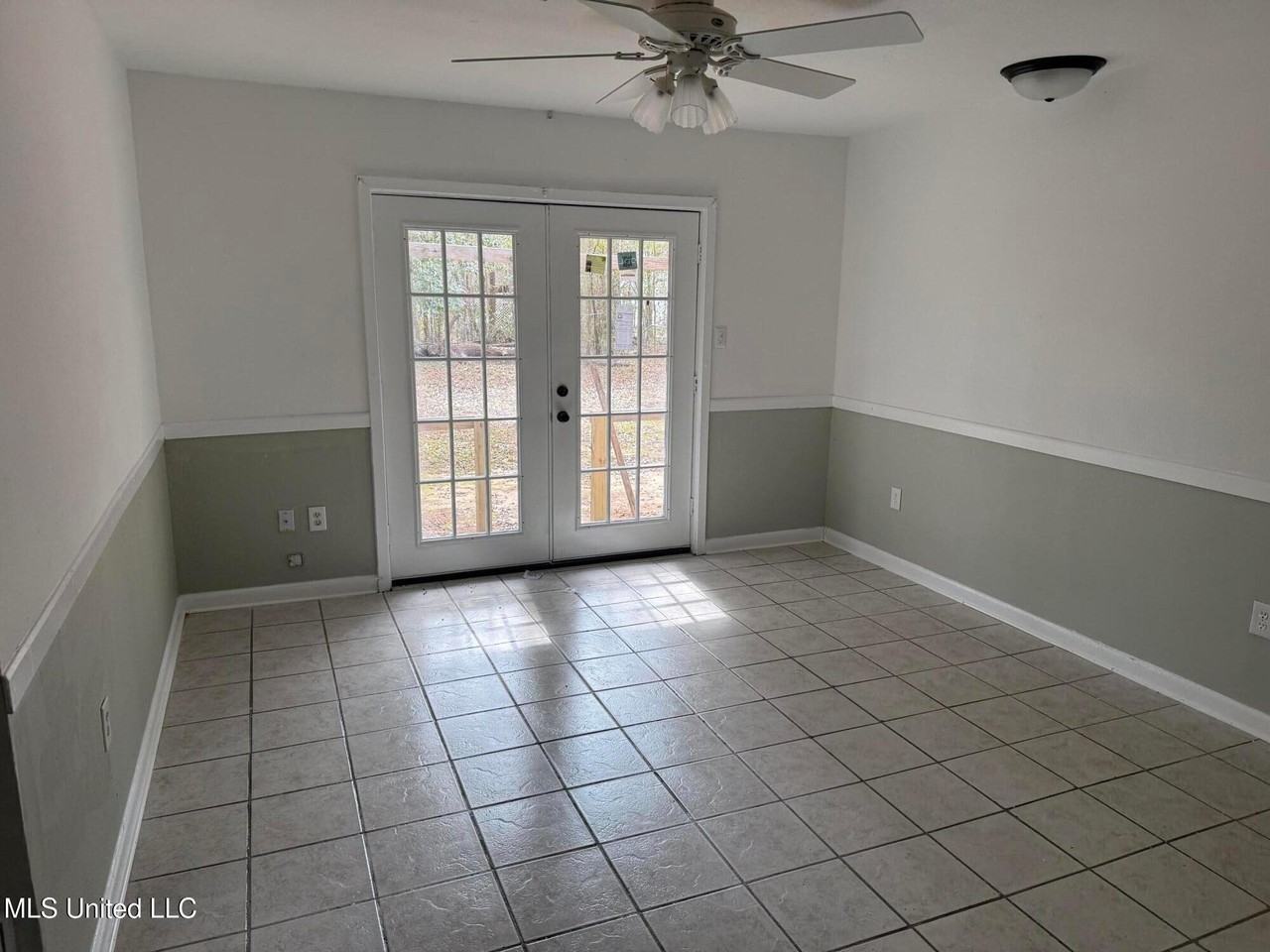 1119 35th St - Photo 2 of 14