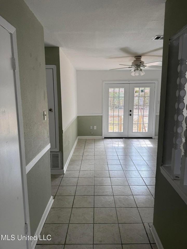 1119 35th St - Photo 3 of 14