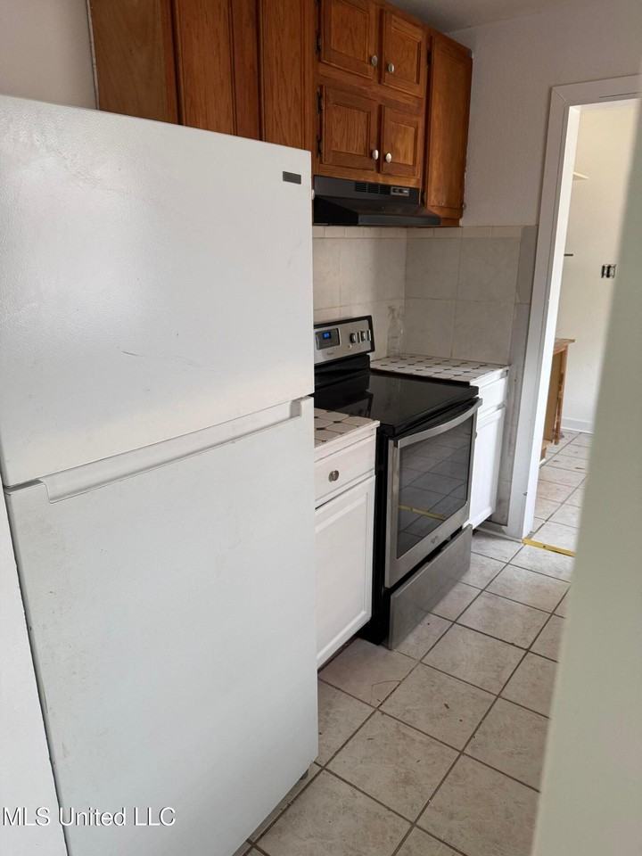 1119 35th St - Photo 6 of 14