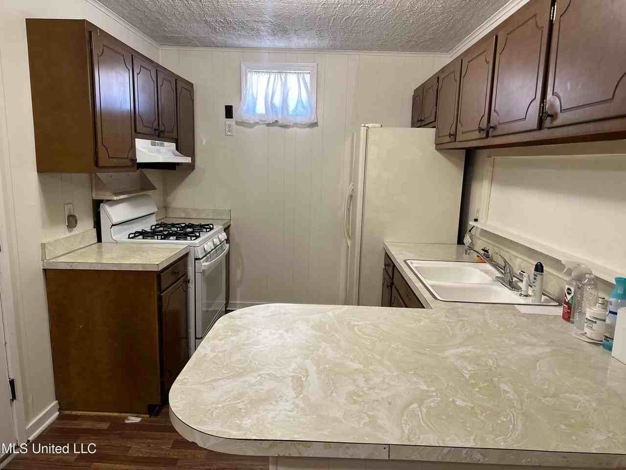 6325 Abraham Lincoln Dr - Photo 2 of 14
