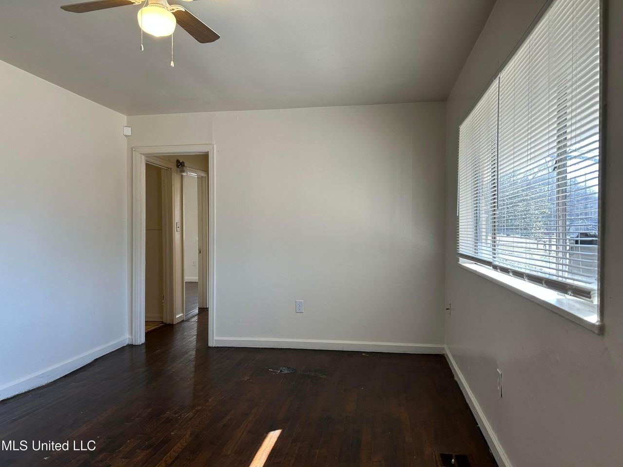 230 Savanna St - Photo 4 of 18