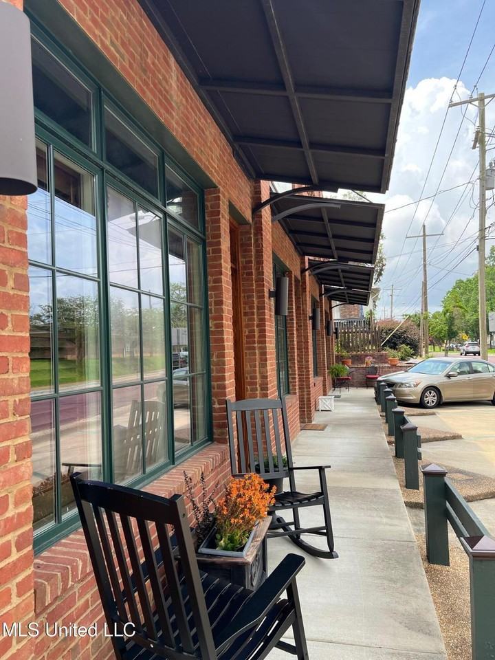 300 Monroe St - Photo 2 of 6