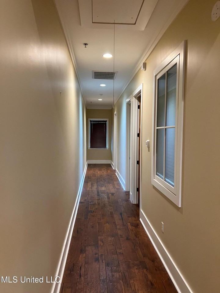 300 Monroe St - Photo 4 of 6