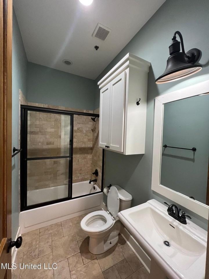 300 Monroe St - Photo 5 of 6