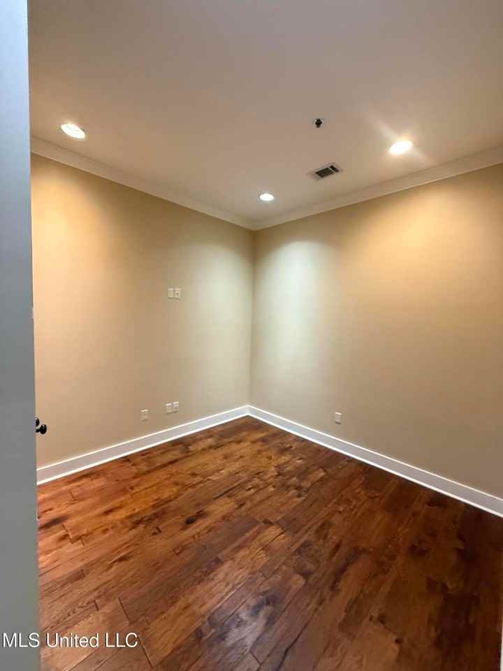 300 Monroe St - Photo 6 of 6