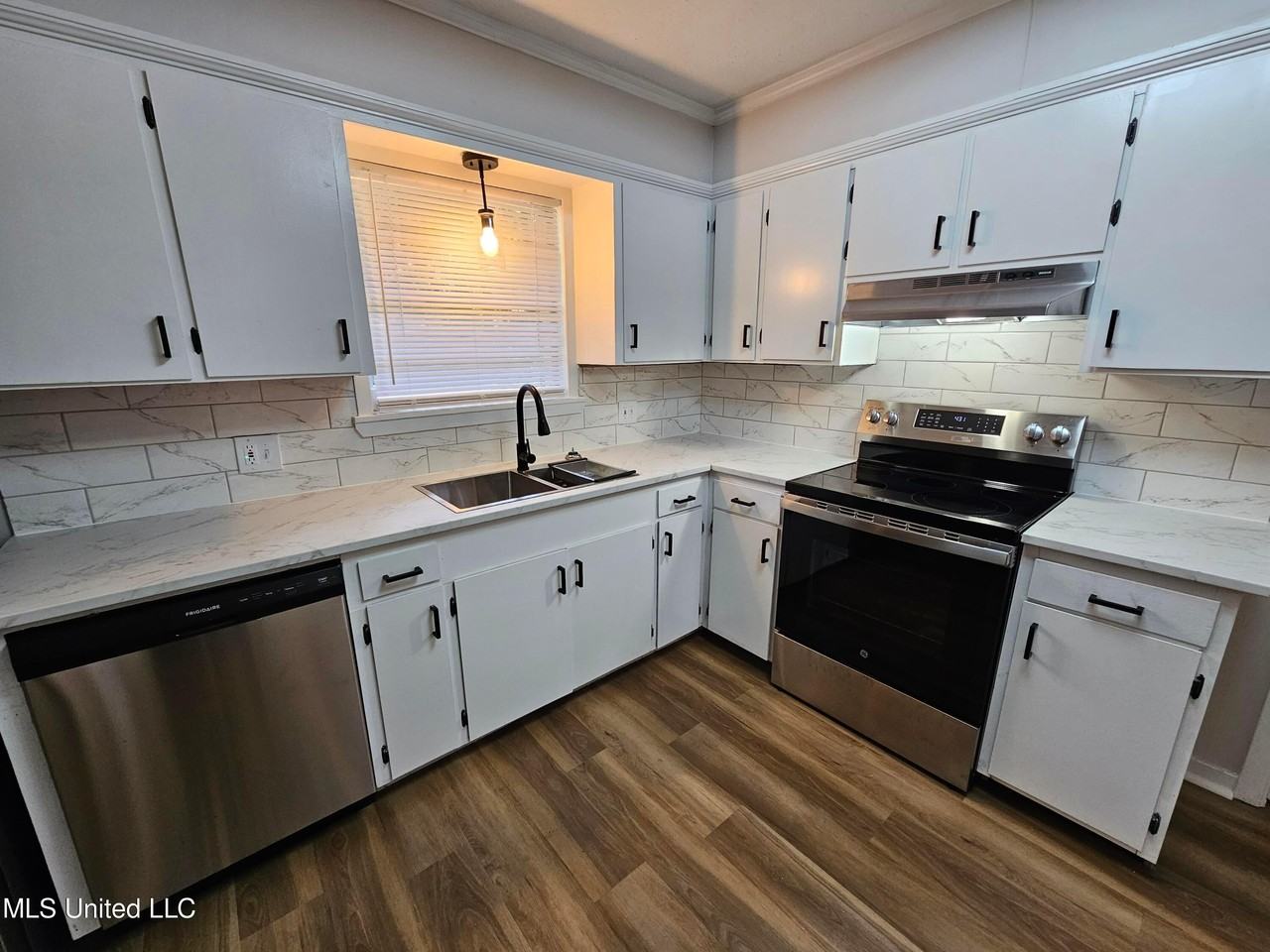 827 Briarfield Rd - Photo 5 of 11