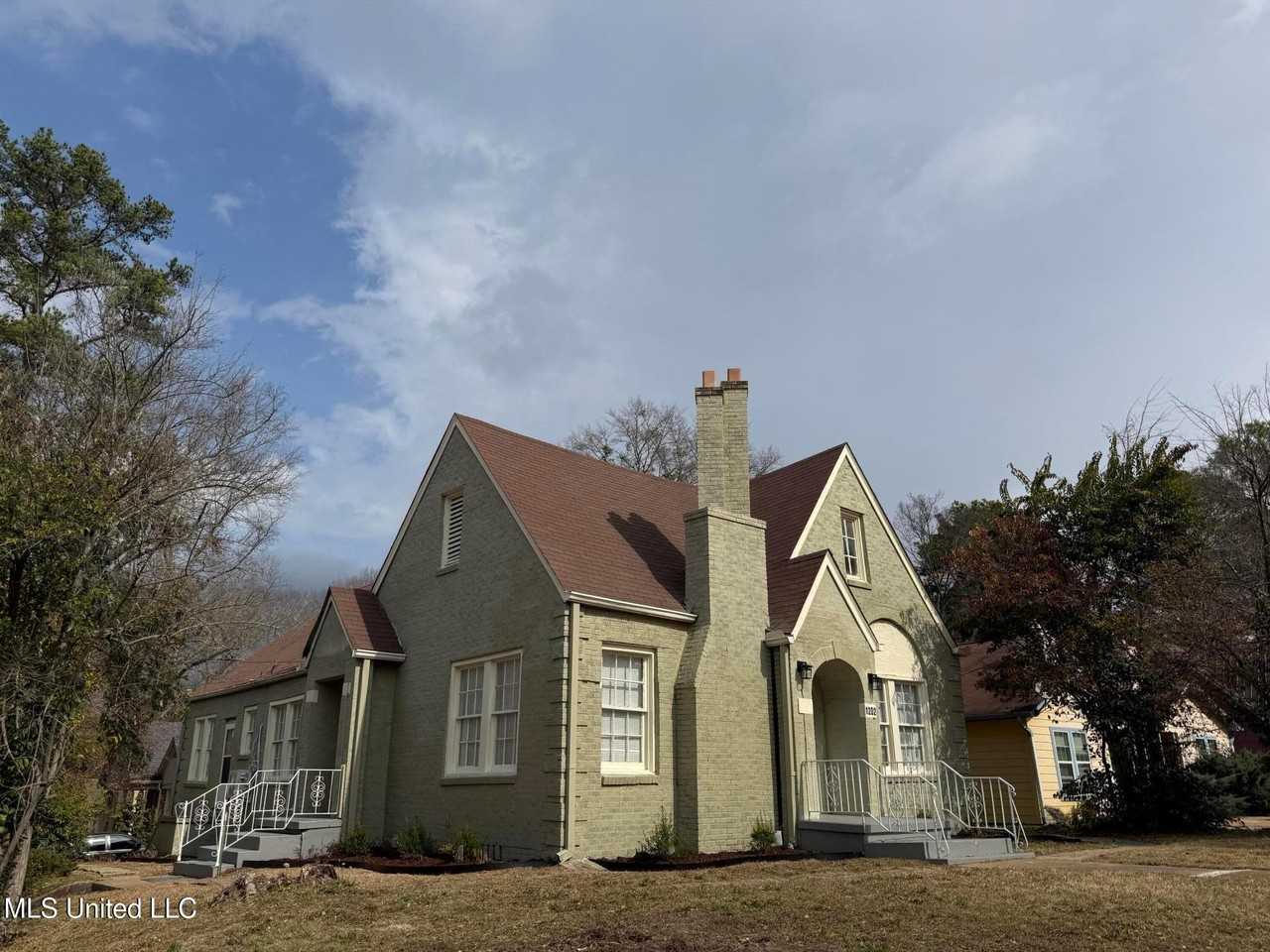 1202 E Fortification St