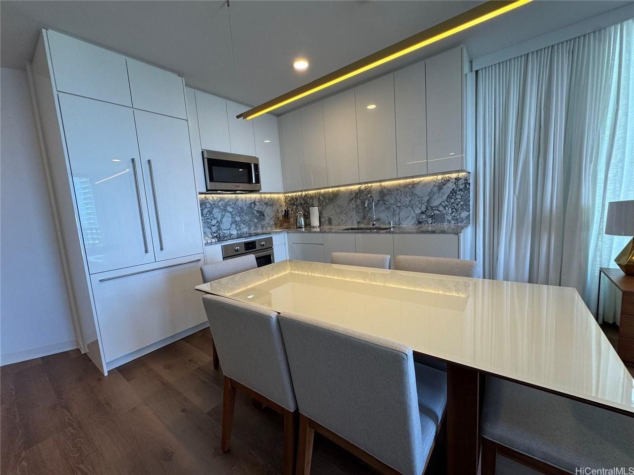 987 Queen St #2002 - Photo 4 of 9