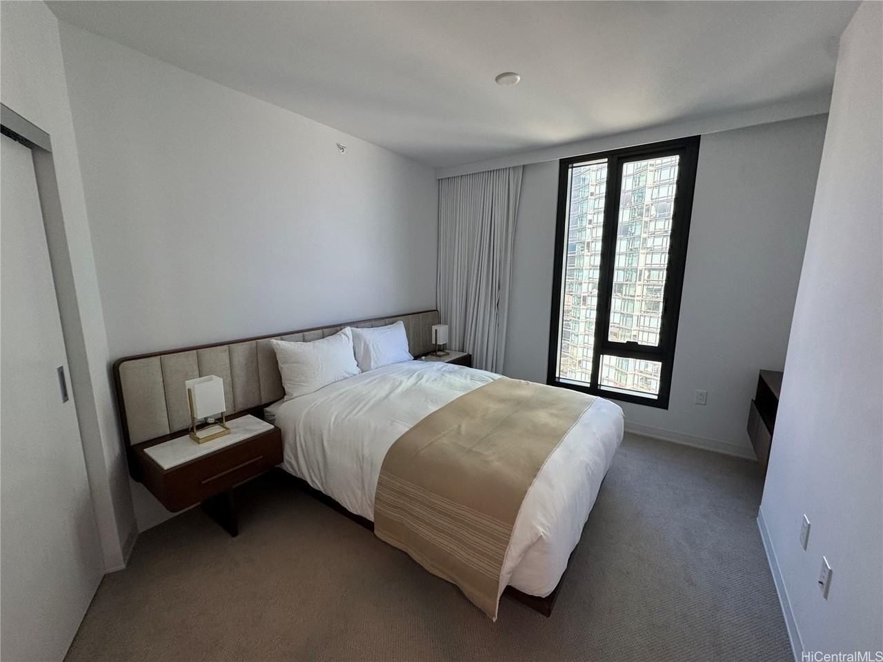 987 Queen St #2002 - Photo 7 of 9