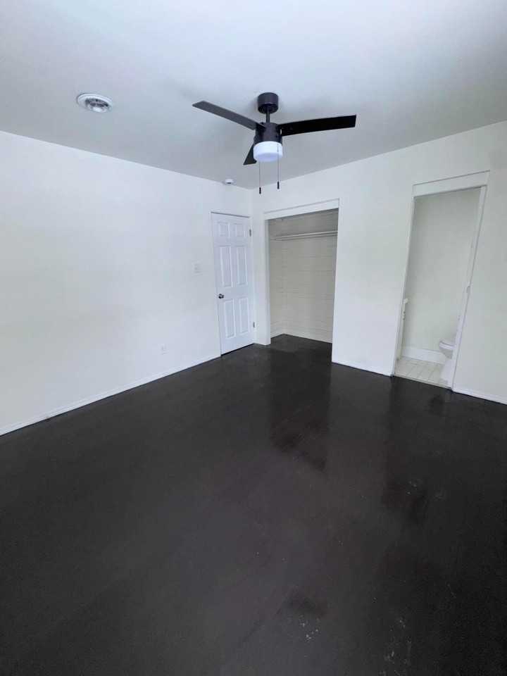 824 W 56th Pl - Photo 3 of 21