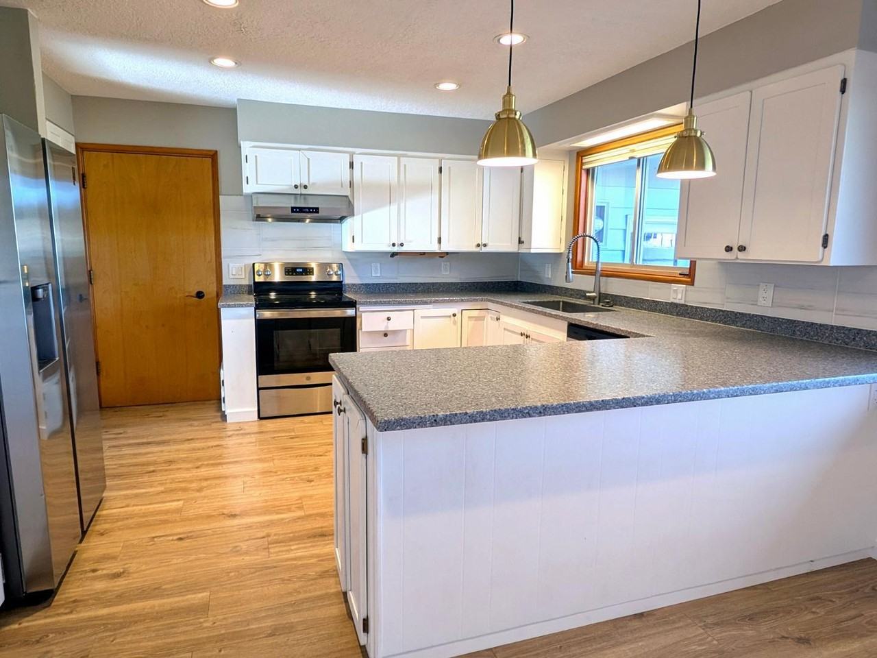 1038 Ne 19th Ave - Photo 2 of 27