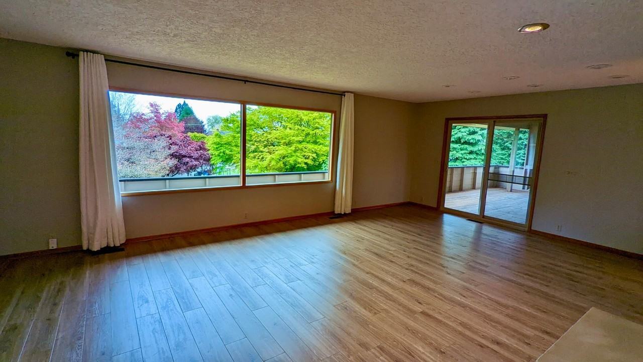 1038 Ne 19th Ave - Photo 4 of 27