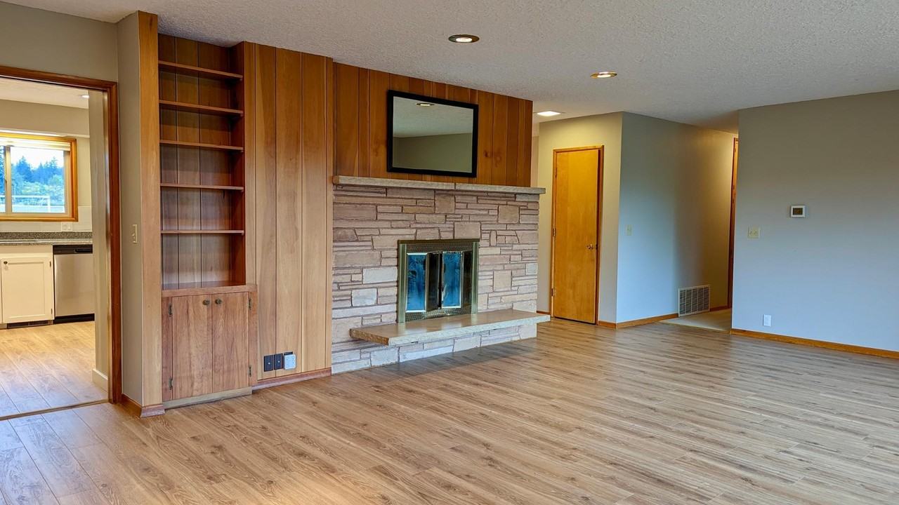 1038 Ne 19th Ave - Photo 5 of 27