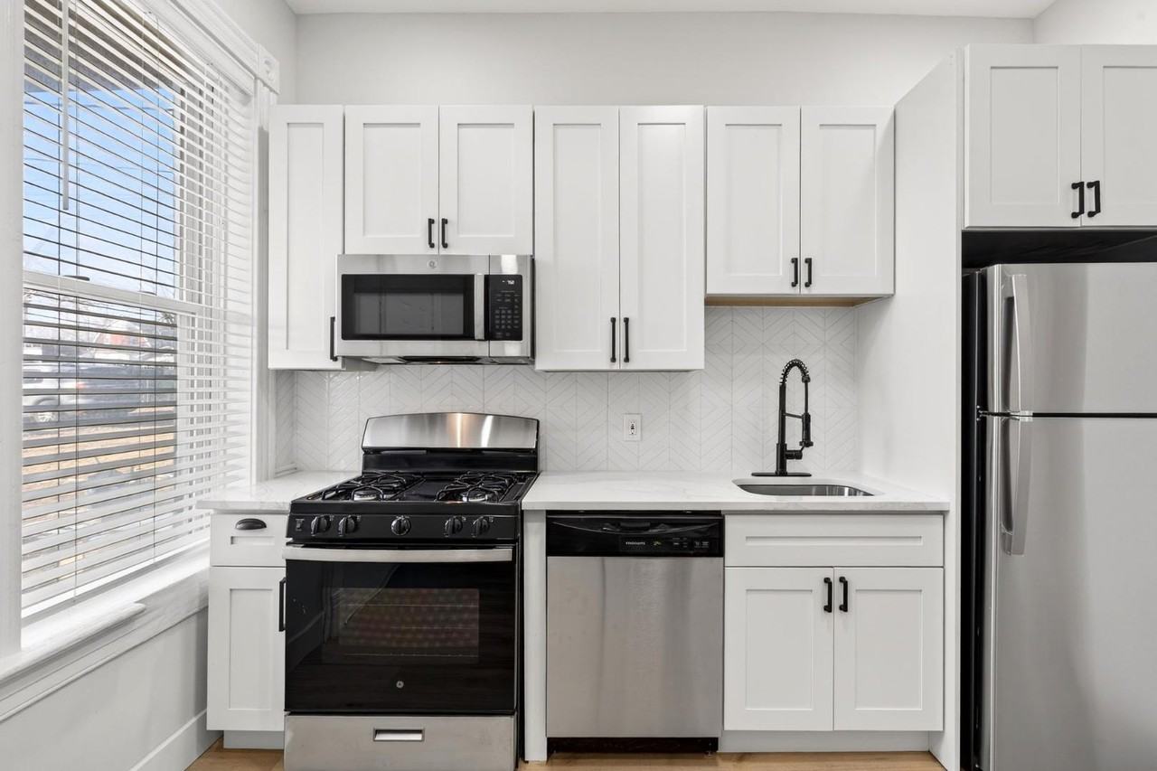 2219-2221 Benton Ter - Photo 2 of 10