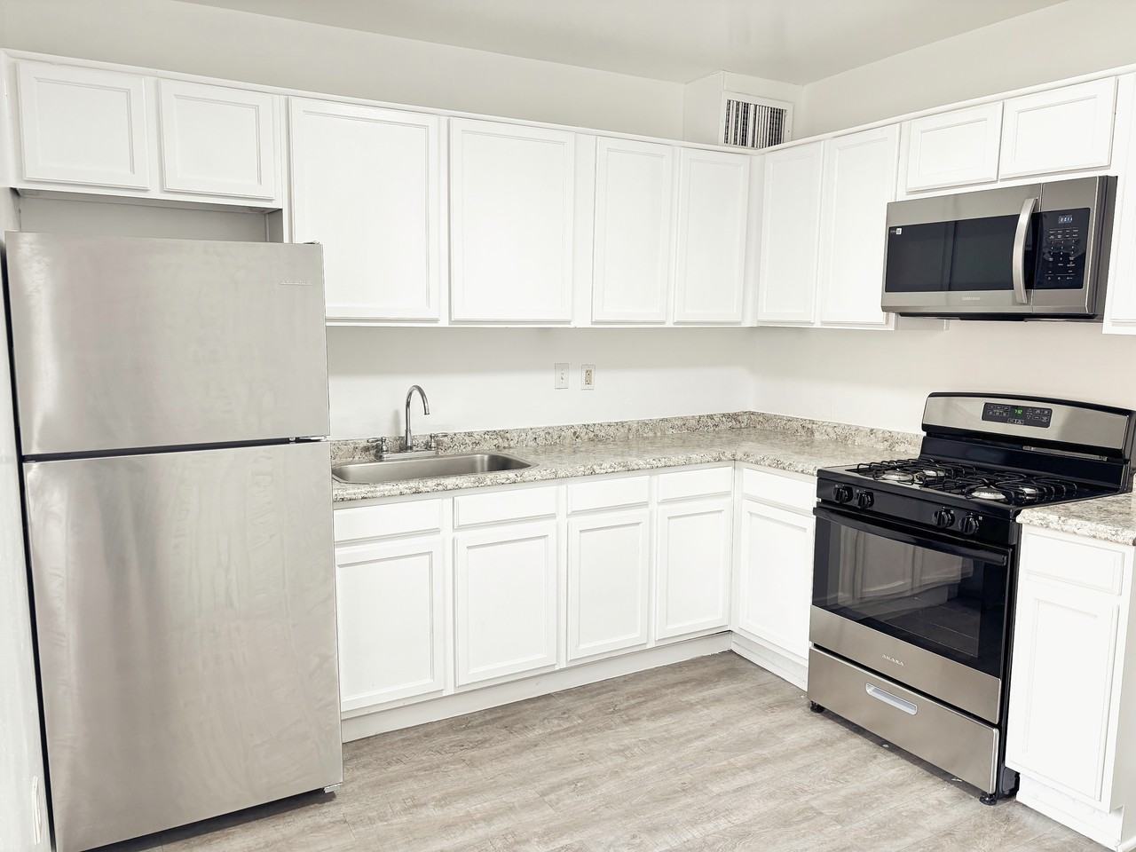 2718 N 40th St #4 - Photo 7 of 32