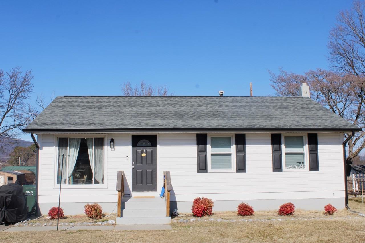 1425 Deacon St - Photo 2 of 11