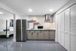 725 Ne 7th St #B - Photo 1 of 1