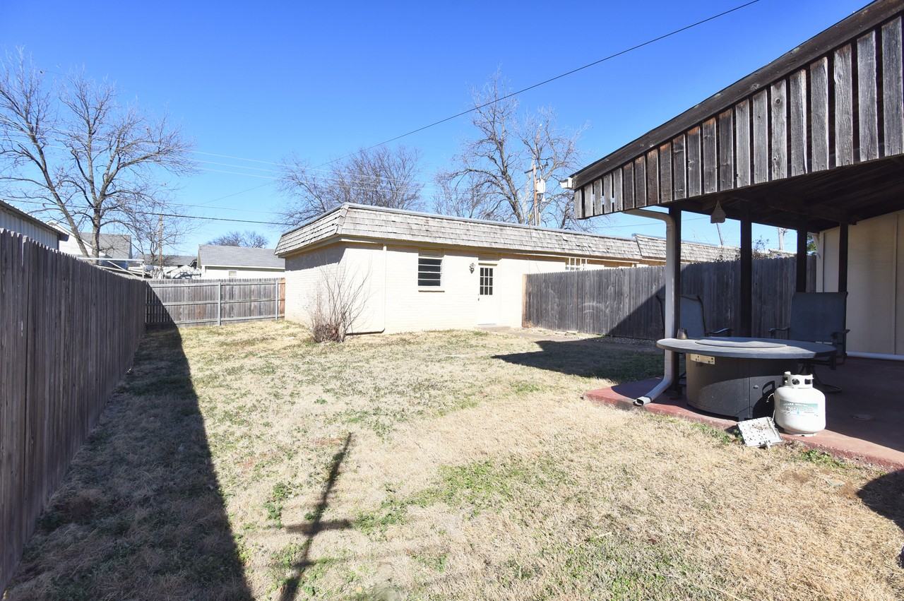 1023 E Thompson Ave #NA - Photo 2 of 29