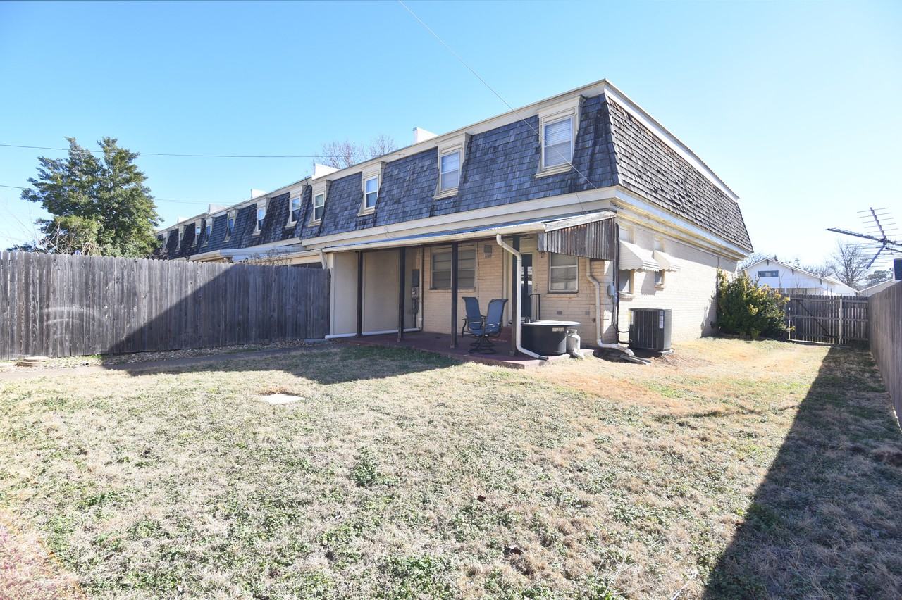 1023 E Thompson Ave #NA - Photo 3 of 29