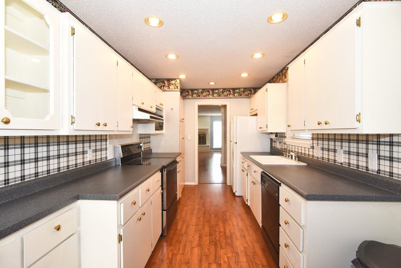 1023 E Thompson Ave #NA - Photo 5 of 29