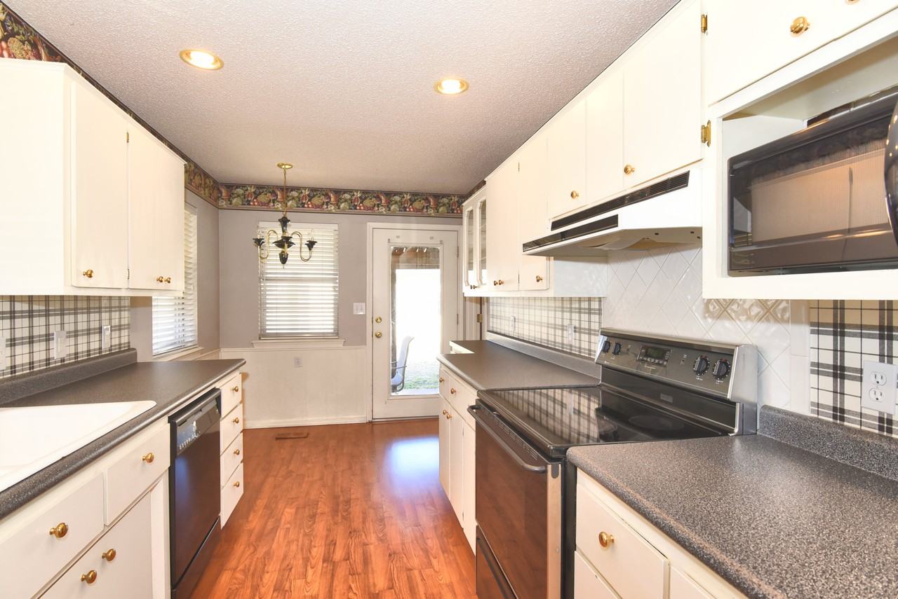 1023 E Thompson Ave #NA - Photo 7 of 29